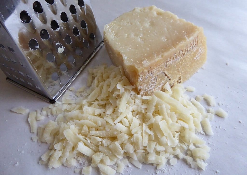 Vous pouvez continuer à déguster des fromages italiens enceinte comme le parmesan 