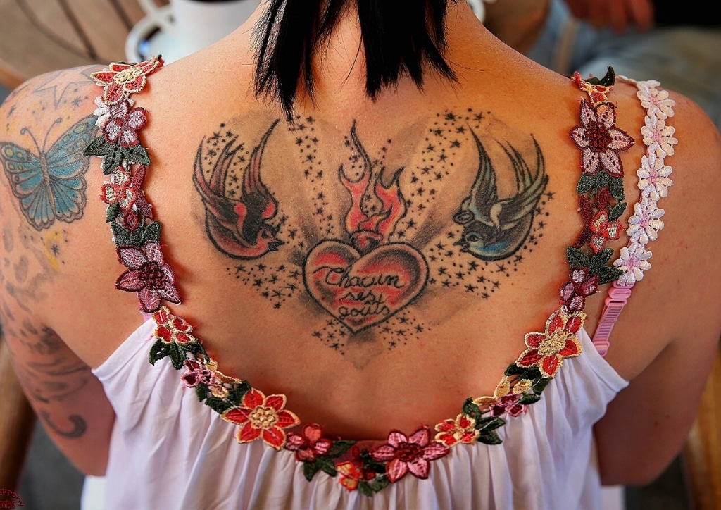 Le haut dos, une zone à privilégier pour se faire tatouer si on compte avoir des enfants