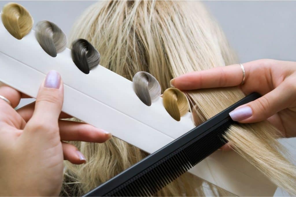 Choisir une teinture naturelle est recommandé durant la grossesse