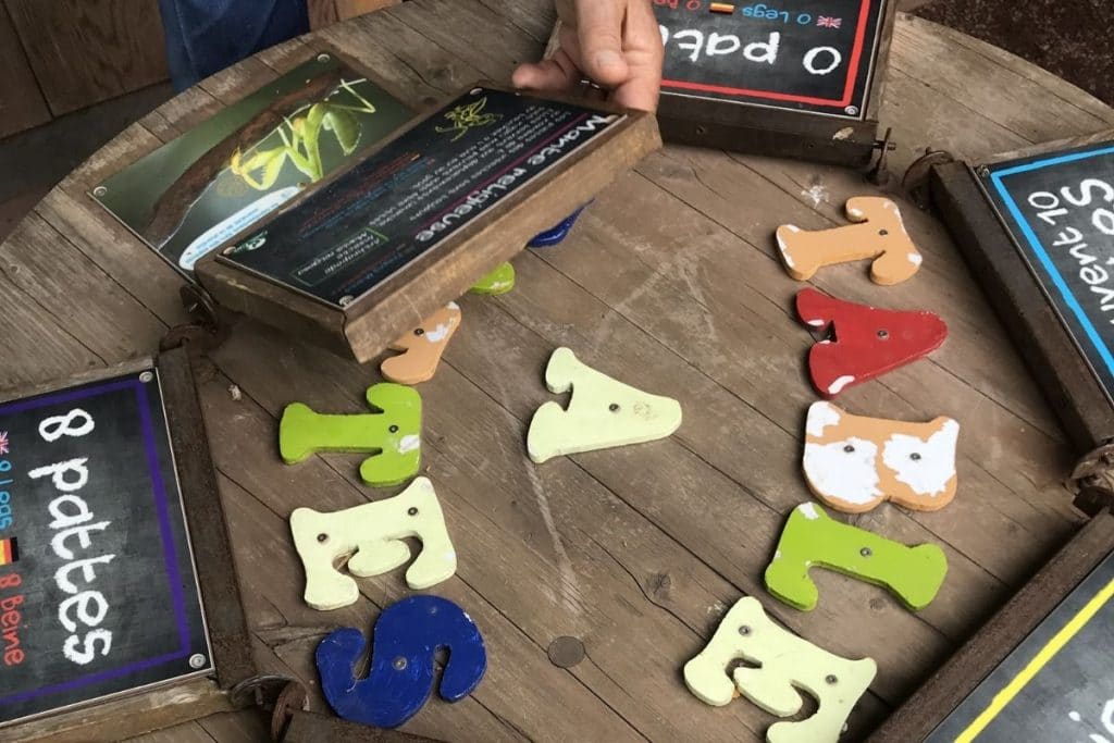 La table à pattes