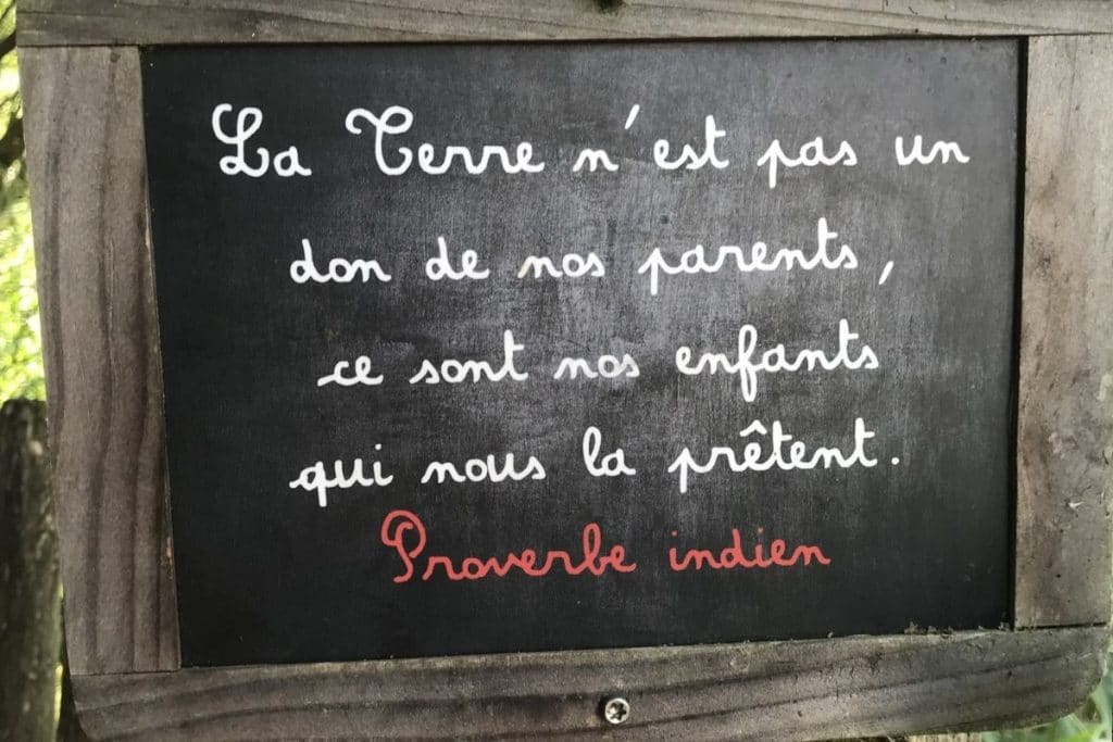Pancarte de sensibilisation au Parc animalier de Sainte-Croix