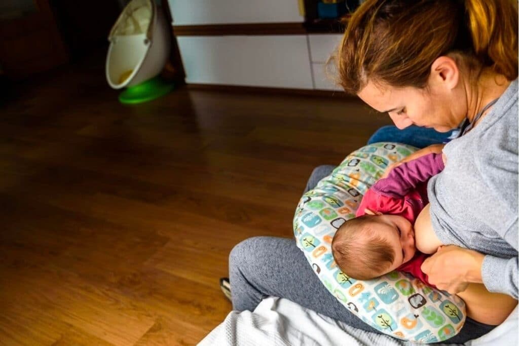 Le coussin d'allaitement, un accessoire pour allaiter confortablement
