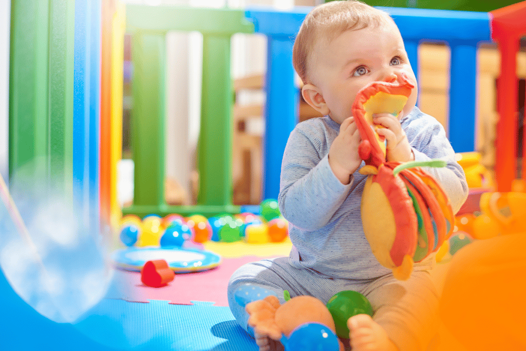 Bébé dans un parc