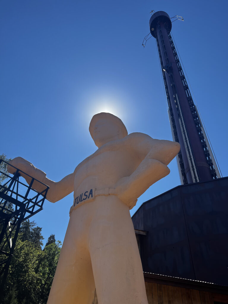 Le Golden Driller, une attraction à sensation de ce parc d'attractions dans les Vosges
