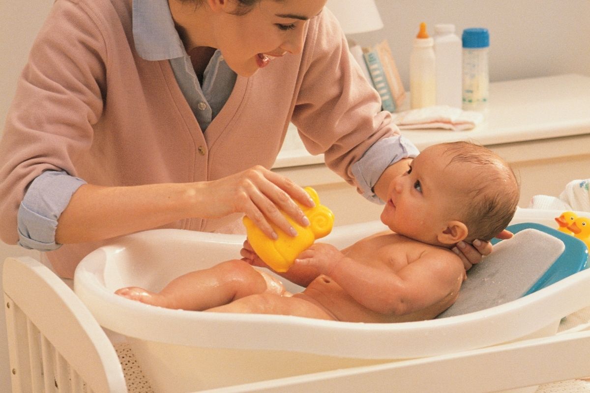 Bébé dans la baignoire-bébé